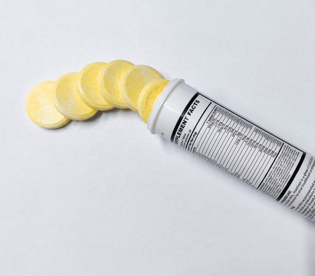 Effervescent multivitamin tablets in a private label tube Effervescent multivitamin tablets in an unbranded private label tube