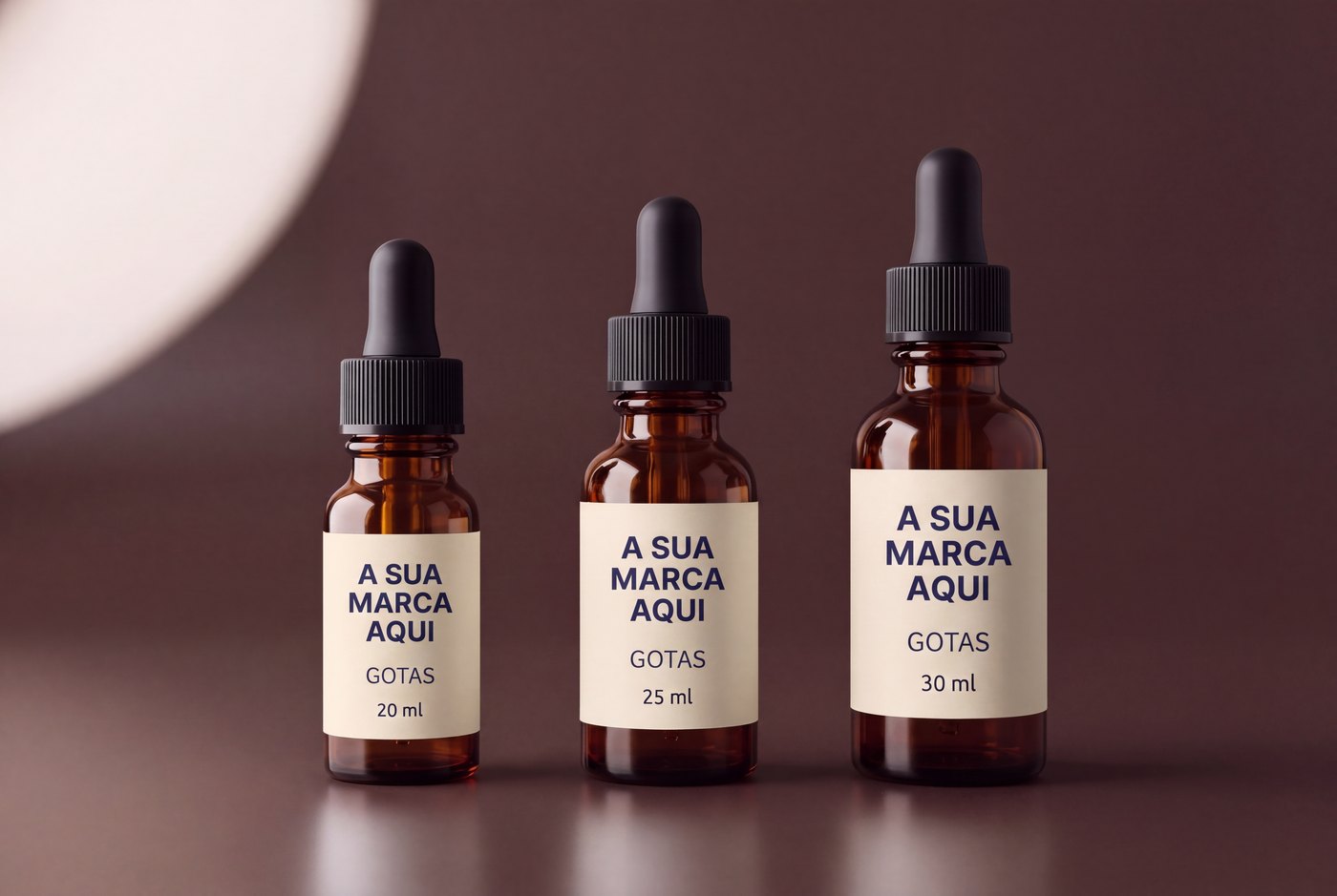 Gotas de suplemento líquido de marca própria em frascos de vidro âmbar de 20, 25 e 30 ml com conta-gotas