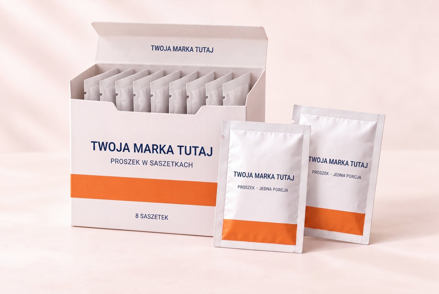 Kartonik z saszetkami proszku Private Label oraz dwie pojedyncze saszetki obok